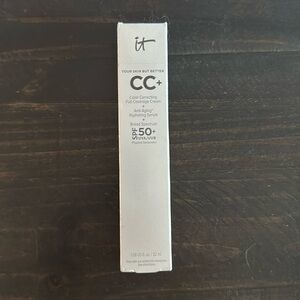 IT Cosmetic BYE-BYE Foundation
